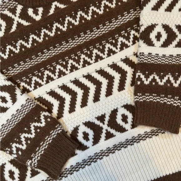 NWT Olio Women's Brown and Cream Patterned Sweater - Picture 3 of 9